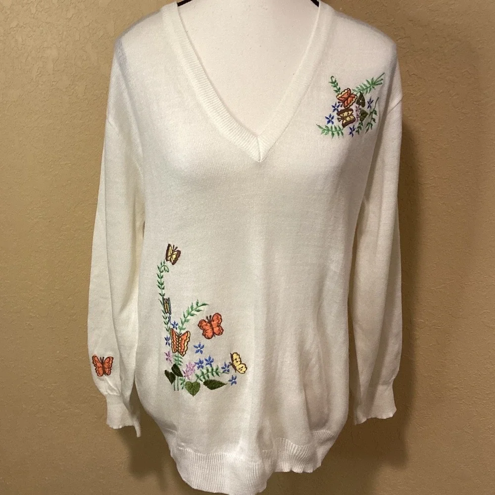 Vintage Ades of California Sweater White V-Neck, Embroidered Flowers/Butterflies